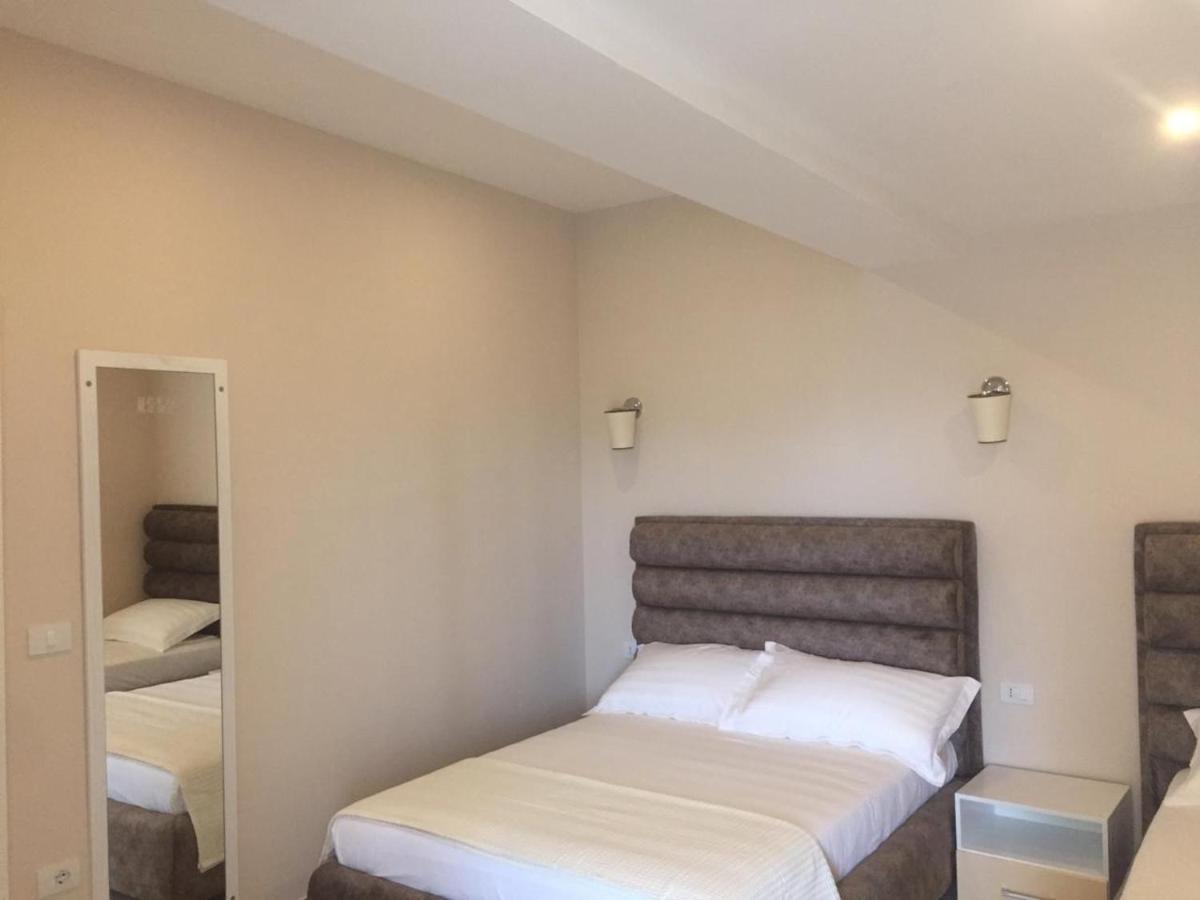 Monte Mare Hotel Vlore Bagian luar foto