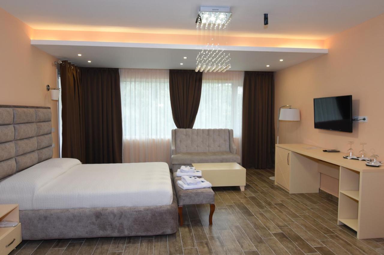 Monte Mare Hotel Vlore Bagian luar foto