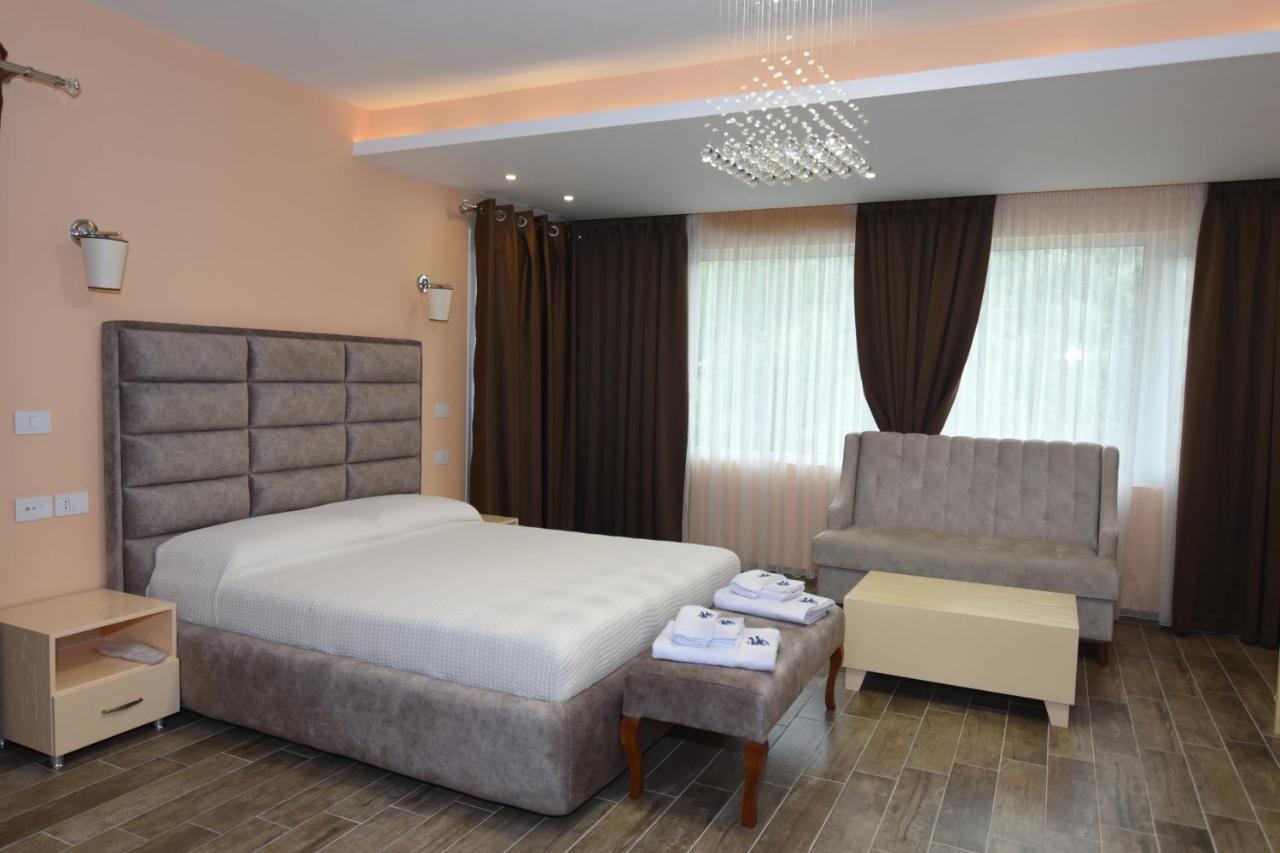 Monte Mare Hotel Vlore Bagian luar foto