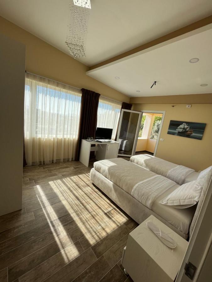 Monte Mare Hotel Vlore Bagian luar foto