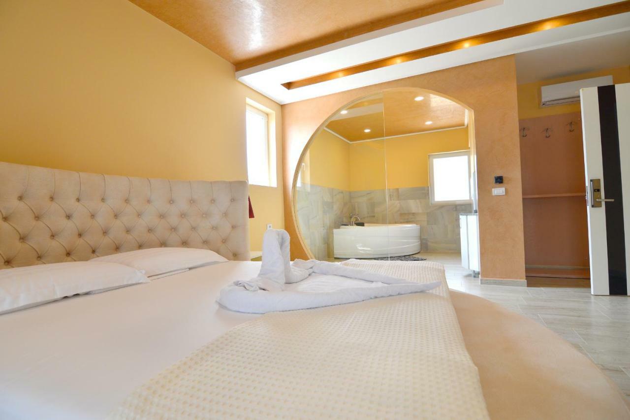 Monte Mare Hotel Vlore Bagian luar foto